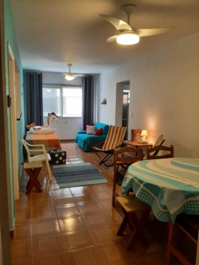 Espaçoso apartamento a 400m da praia Enseada - 4 pessoas